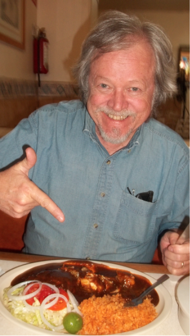 Estaban come Pollo con Mole 01-2017